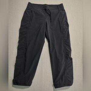 Athleta Sz 0 Black Crop Pull On  Pants  4 Zip Pockets